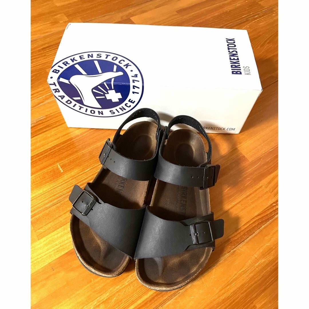 BIRKENSTOCK(ビルケンシュトック)の最終値下げ★BIRKENSTOCK★22.5cm★サンダルブラック キッズ/ベビー/マタニティのキッズ靴/シューズ(15cm~)(サンダル)の商品写真