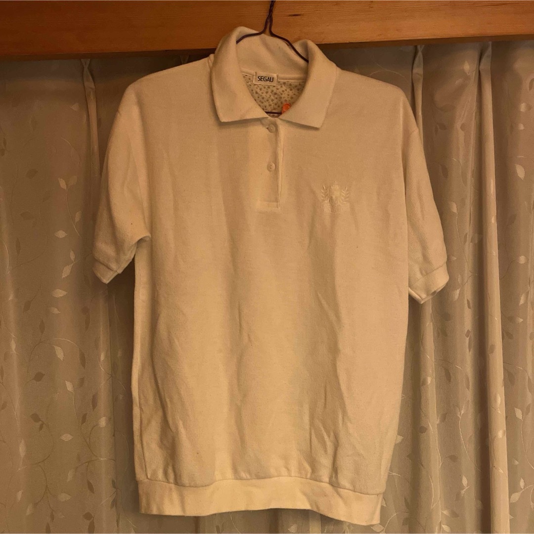毛玉ある為　最安値　白　シャツ　ポロシャツ レディースのトップス(ポロシャツ)の商品写真