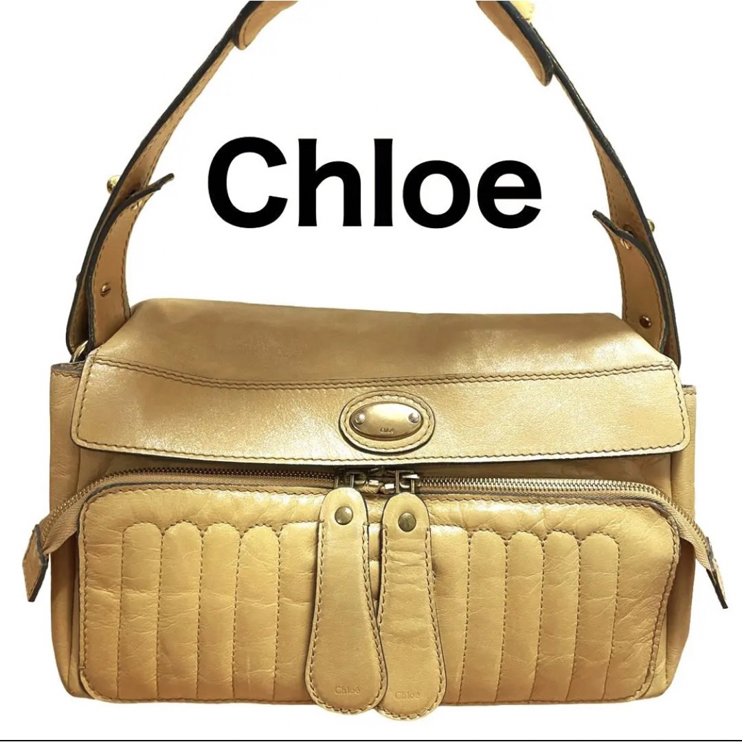 Chloe(クロエ)のChloe ワンショルダーバッグ　ゴールド金具　底鋲　フラップ　ブランド名刻印 レディースのバッグ(ショルダーバッグ)の商品写真