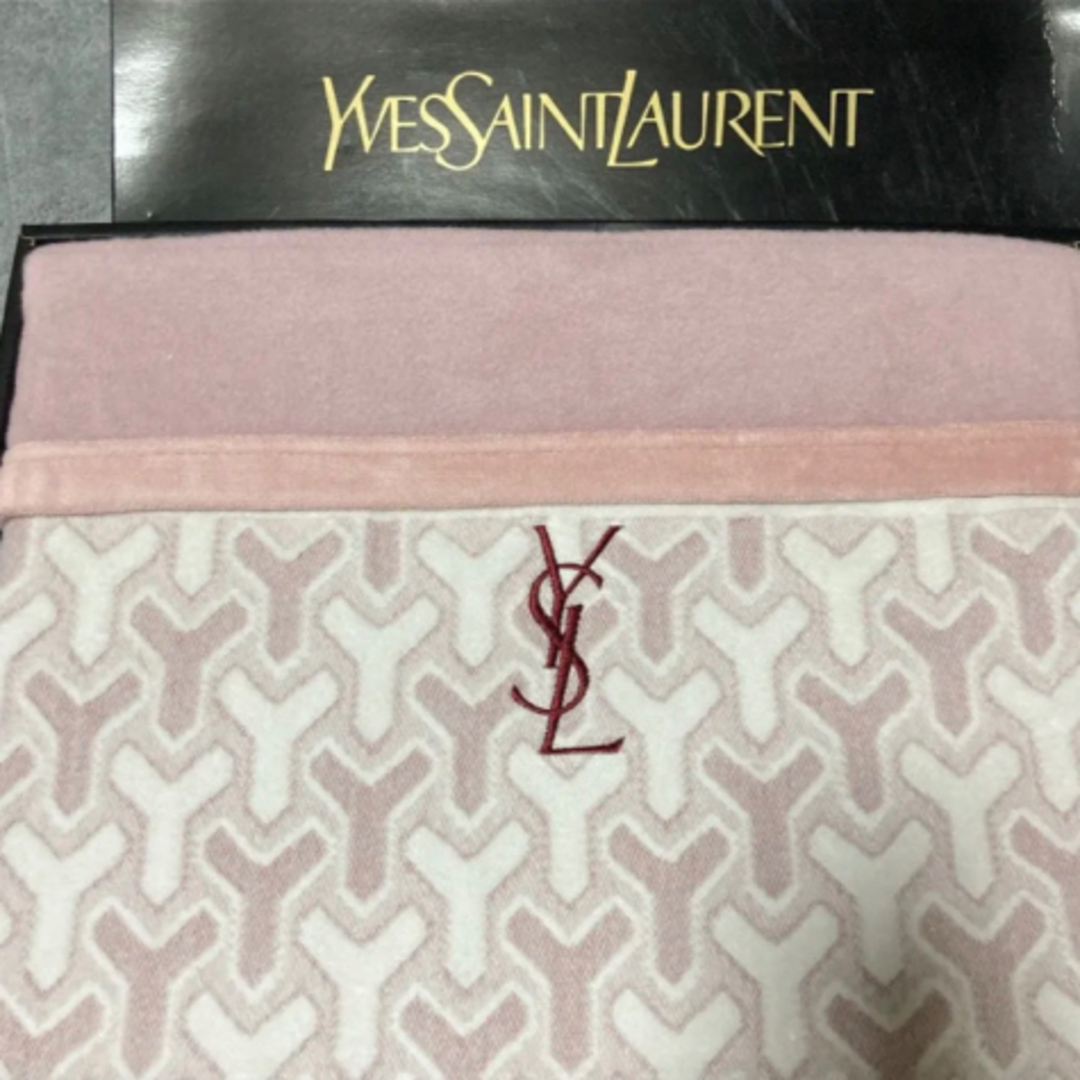Yves Saint Laurent(イヴサンローラン)の新品  イブ•サンローラン  綿毛布 インテリア/住まい/日用品の寝具(毛布)の商品写真