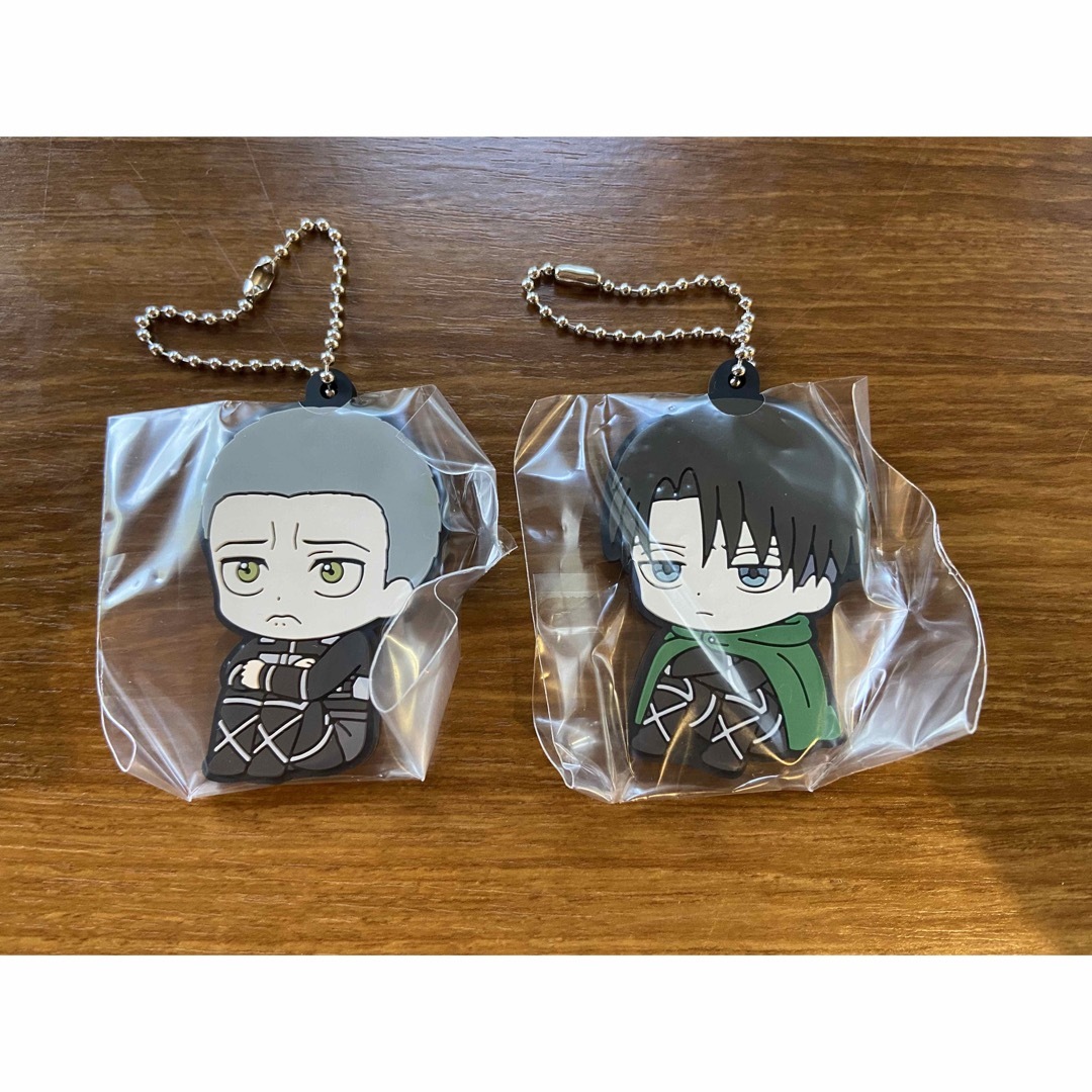 進撃の巨人 まちぼうけ ガチャ ラバーマスコット カプセル リヴァイ コニー エンタメ/ホビーのアニメグッズ(キーホルダー)の商品写真