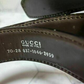 Gucci - GUCCI シルバー×ブラック エナメル ロゴ ベルト スーツ パンツ