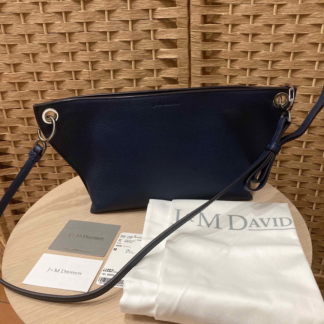 J&M DAVIDSON(ジェイアンドエムデヴィッドソン)のj＆m davidson    レザー　ショルダーバッグ　ネイビー レディースのバッグ(ショルダーバッグ)の商品写真