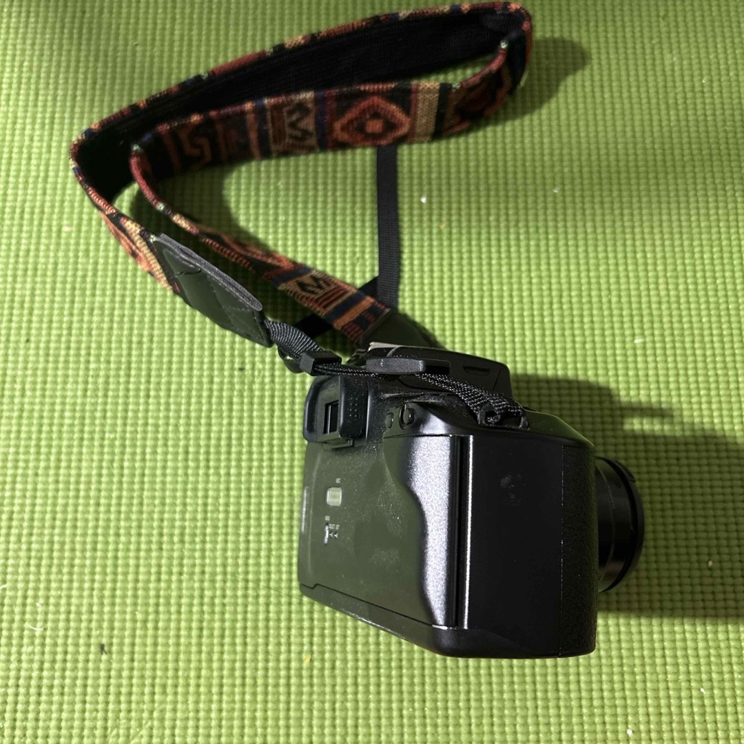 Canon(キヤノン)のフィルムカメラ　Canon EOS 1000 S スマホ/家電/カメラのカメラ(フィルムカメラ)の商品写真
