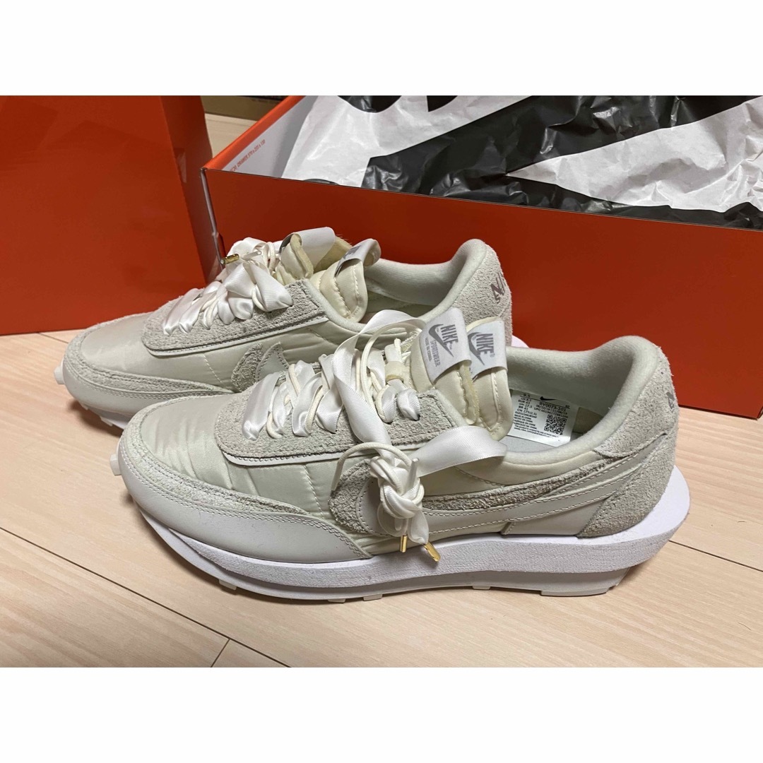 NIKE(ナイキ)のNIKE SACAI LDWAFFLE White/White メンズの靴/シューズ(スニーカー)の商品写真