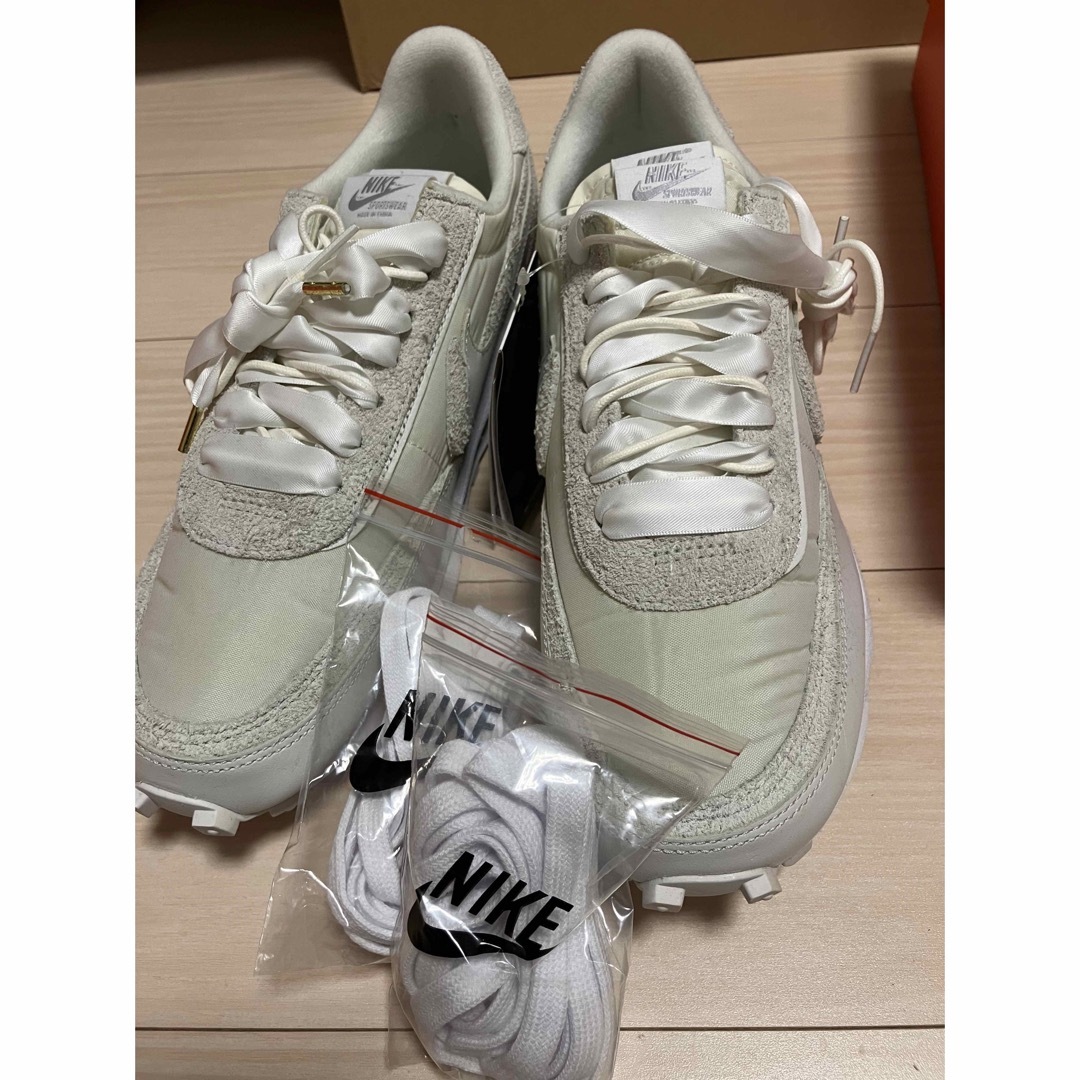 NIKE(ナイキ)のNIKE SACAI LDWAFFLE White/White メンズの靴/シューズ(スニーカー)の商品写真