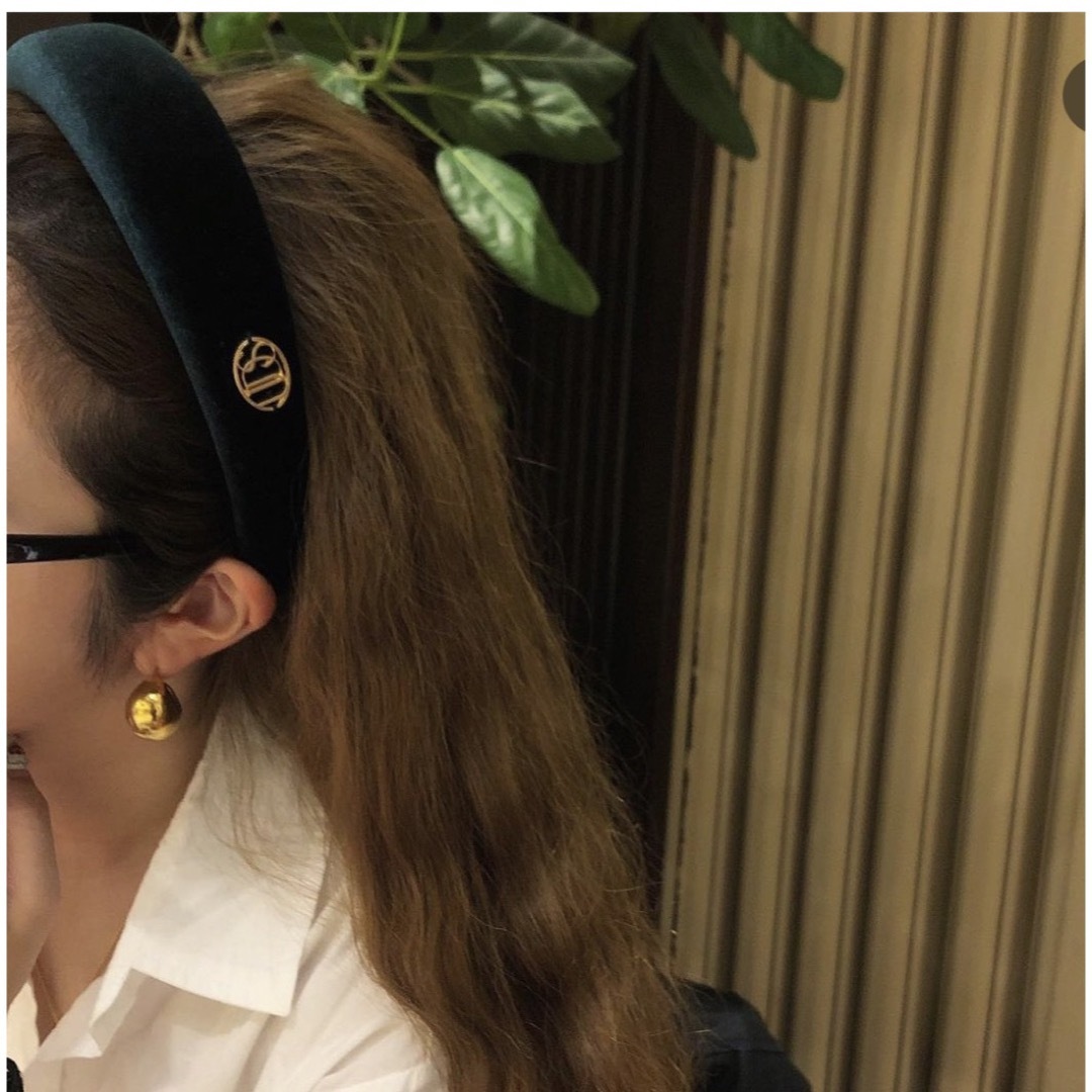 ZARA(ザラ)のunderson 韓国　カチューシャ レディースのヘアアクセサリー(カチューシャ)の商品写真