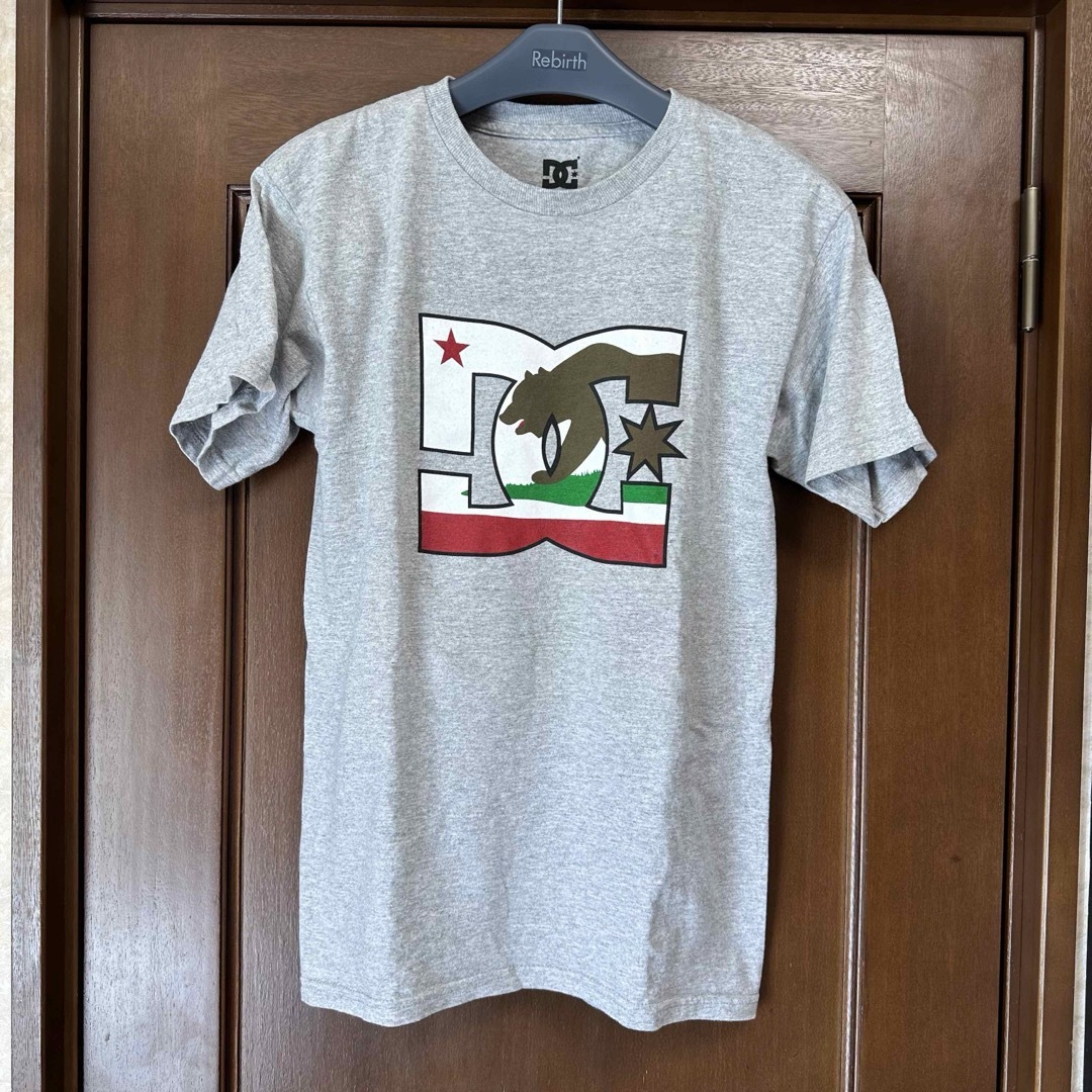 DC SHOES(ディーシーシューズ)のDC SHOES メキシコ製　Tシャツ Sサイズ　カリフォルニア　ベアー　国旗 メンズのトップス(Tシャツ/カットソー(半袖/袖なし))の商品写真