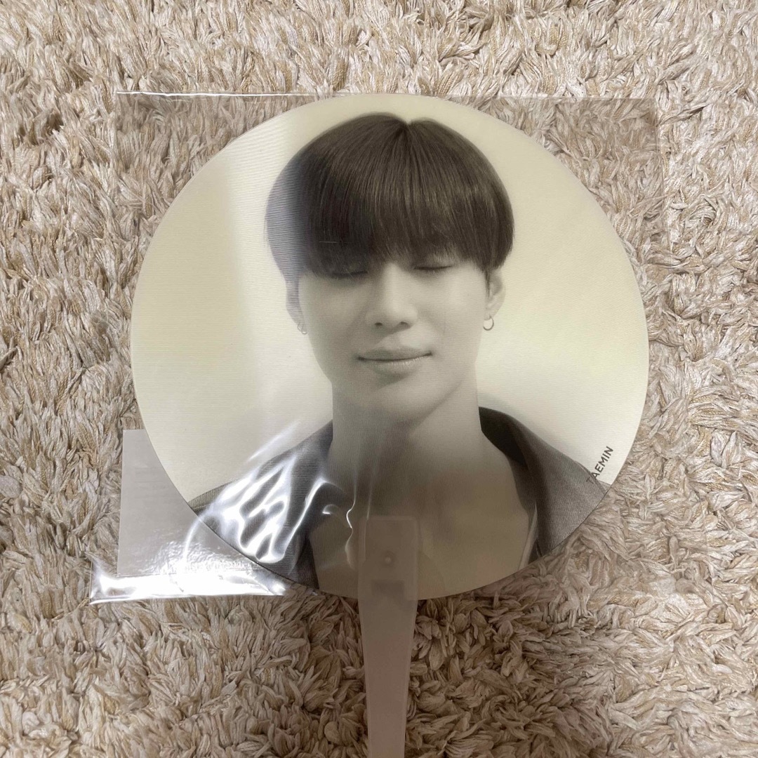 SHINee(シャイニー)の新品 テミン うちわ TAEMIN SHINee THE SHINING 団扇 エンタメ/ホビーのタレントグッズ(アイドルグッズ)の商品写真