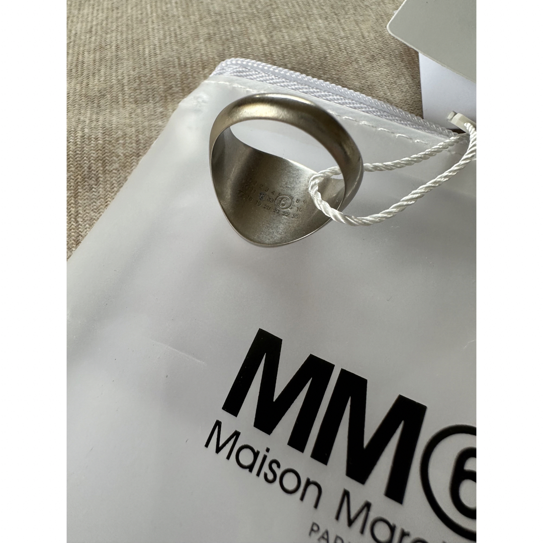 Maison Martin Margiela(マルタンマルジェラ)の3新品 メゾン マルジェラ MM6 オーバル シュバリエ リング シルバー レディースのアクセサリー(リング(指輪))の商品写真