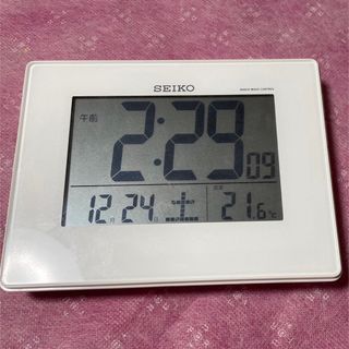 セイコー(SEIKO)のSEIKO セイコー　デジタル置き時計　電波時計　日付け表示　目覚まし機能付き(置時計)