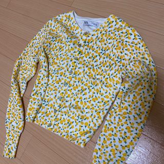 ザラ(ZARA)のZARA 小花柄カーディガン　イエロー(カーディガン)