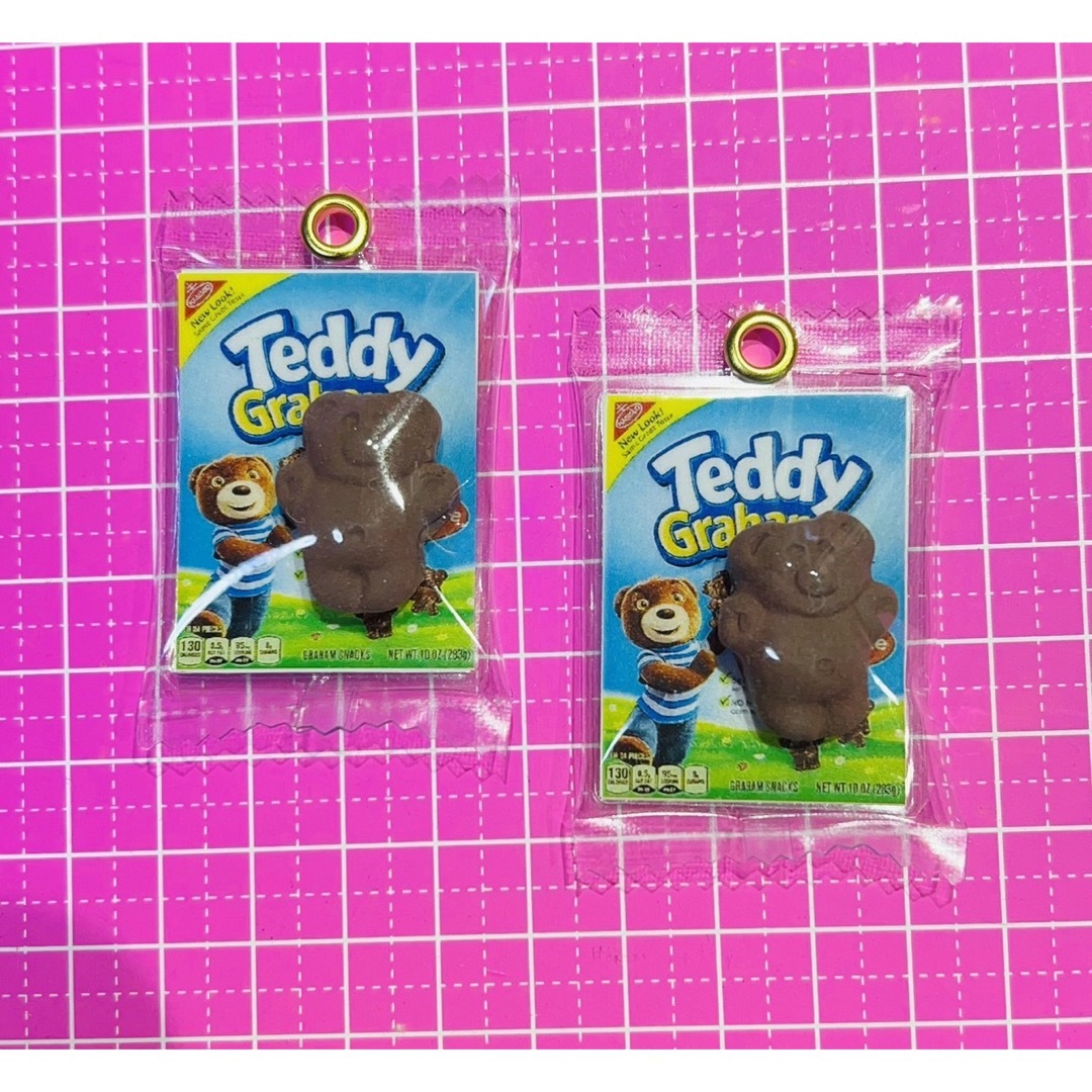 131 テディベアーグラハム　お菓子チャーム ハンドメイドの素材/材料(各種パーツ)の商品写真