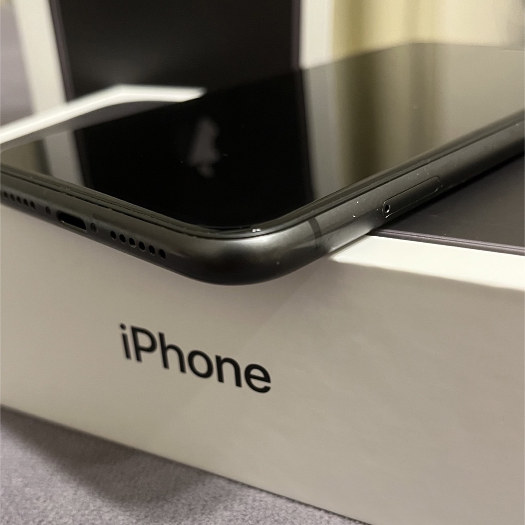 iPhone(アイフォーン)のiPhone11 256GB ブラック 充電ケーブル一式 スマホ/家電/カメラのスマートフォン/携帯電話(スマートフォン本体)の商品写真