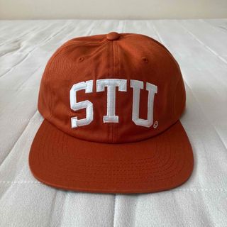 ステューシー(STUSSY)のSTUSSY STU ARCH STRAPBACK CAP ORANGE 新品(キャップ)