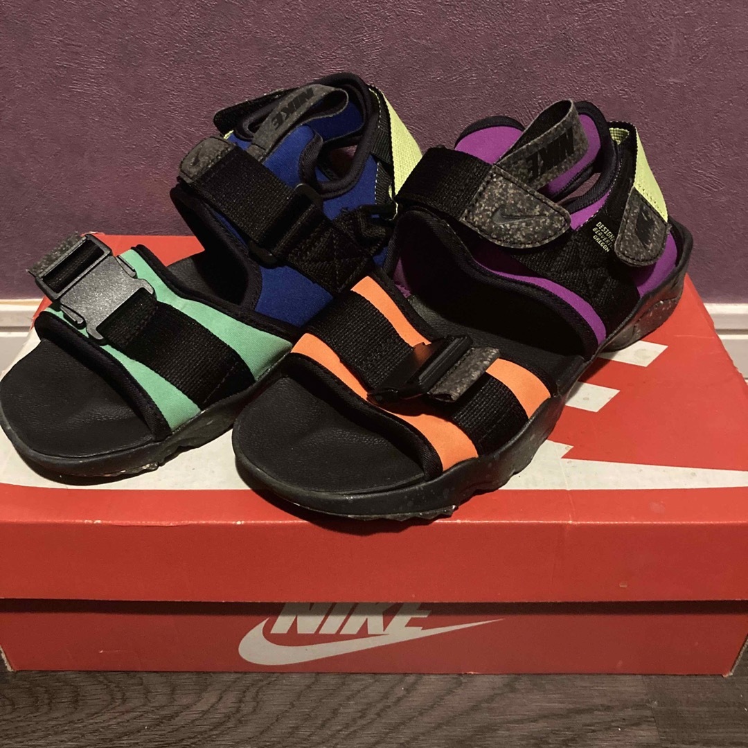 NIKE(ナイキ)のNIKE CANYON SANDAL 23.5cm レディースの靴/シューズ(サンダル)の商品写真