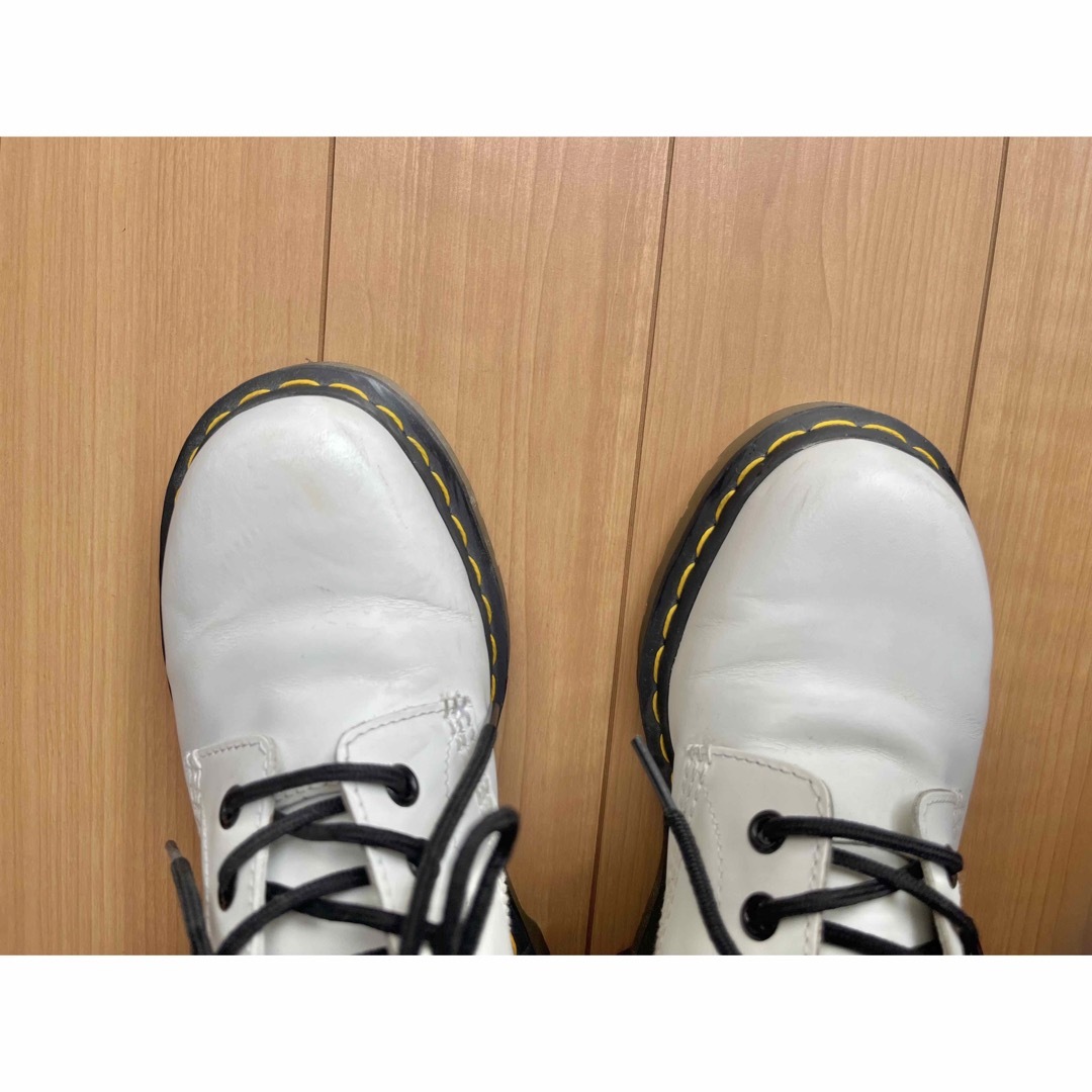 Dr.Martens(ドクターマーチン)のDr.Martens 8ホールブーツ ホワイト レディースの靴/シューズ(ブーツ)の商品写真