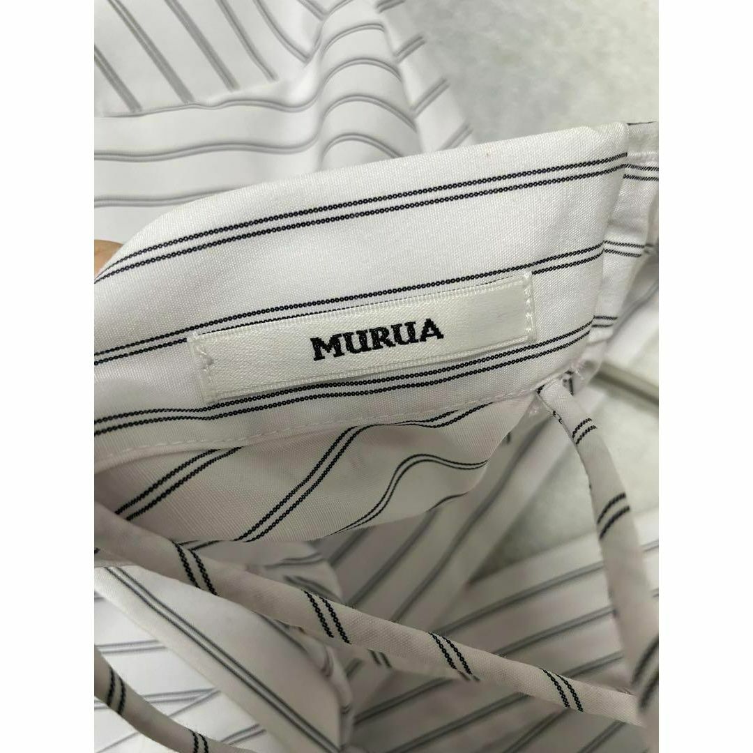 MURUA(ムルーア)の【超美品】ムルーア　ナロークロステープシャツ　ストライプ　長袖　きれい　ホワイト レディースのトップス(シャツ/ブラウス(長袖/七分))の商品写真