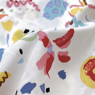 【美品】レリアン　金のお花ボタン　水彩　ポップフラワーペイント　シフォンシャツ