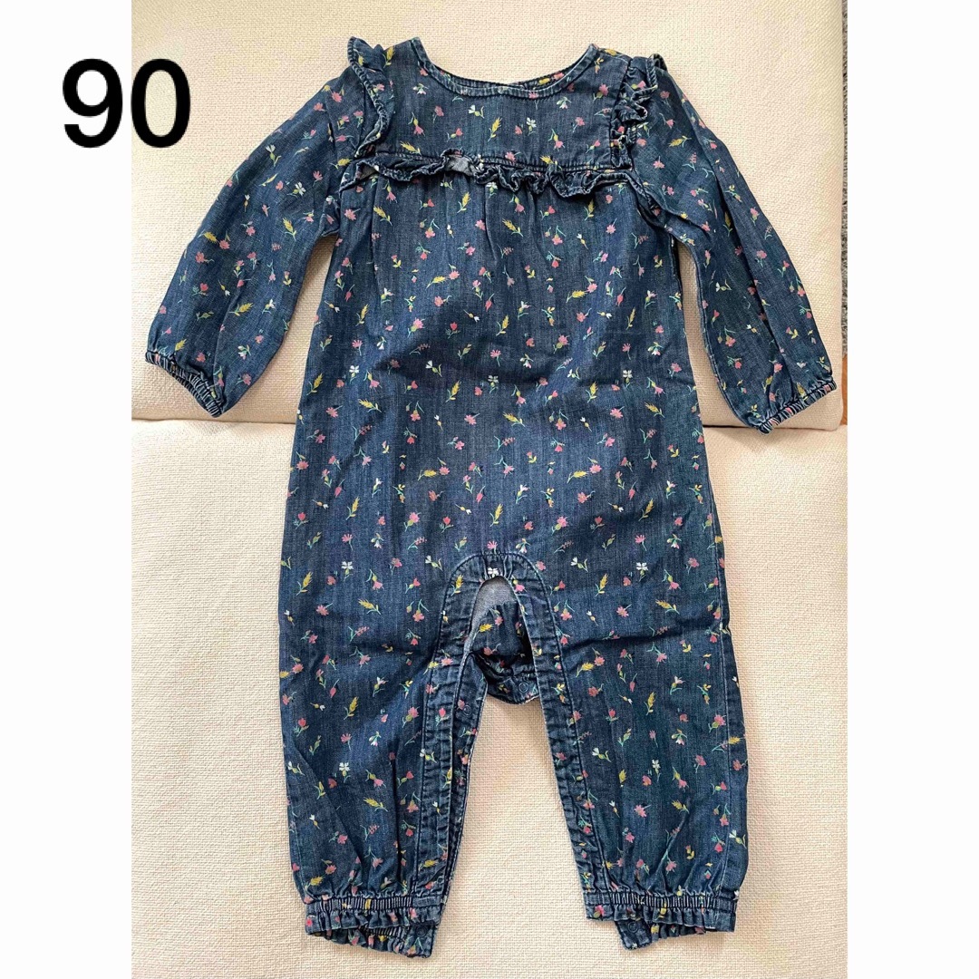 babyGAP(ベビーギャップ)のデニム ロンパース babyGAP 花柄 長袖 長ズボン キッズ/ベビー/マタニティのキッズ服女の子用(90cm~)(その他)の商品写真