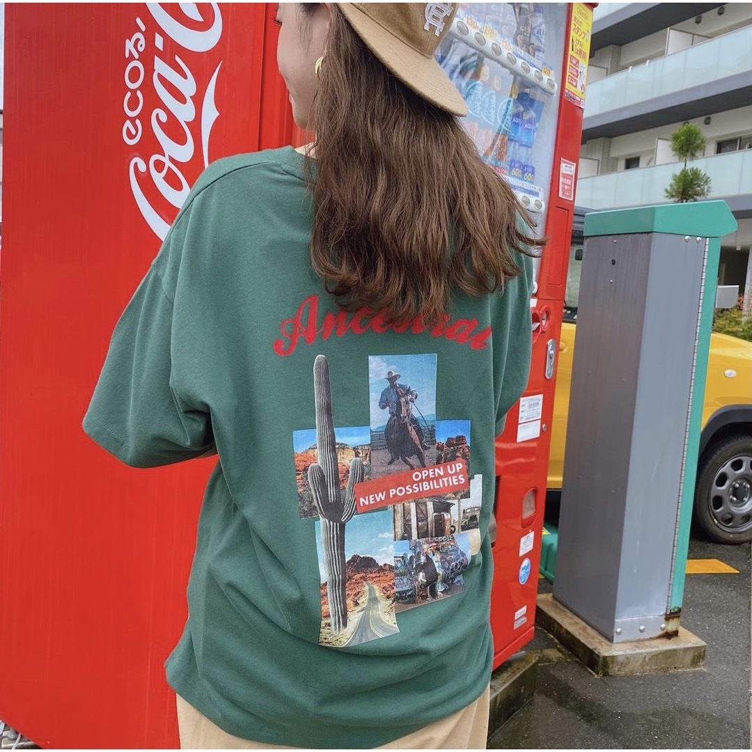 RODEO CROWNS WIDE BOWL(ロデオクラウンズワイドボウル)の【WEB限定】RODEO CROWNS アソートPHOTO Tシャツ グリーン レディースのトップス(Tシャツ(半袖/袖なし))の商品写真