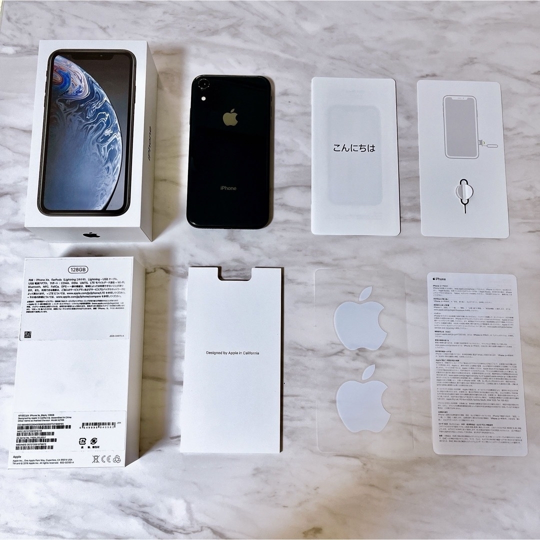 iPhone8  Silver  64GB　美品　予備フィルムお付けします