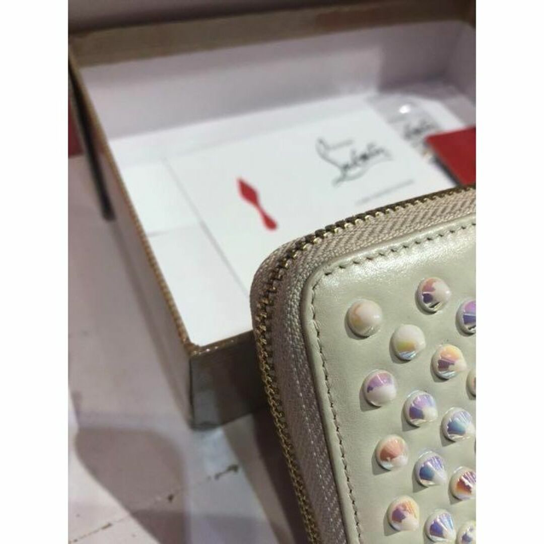 美品 クリスチャンルブタン 長財布 オーロラ 白