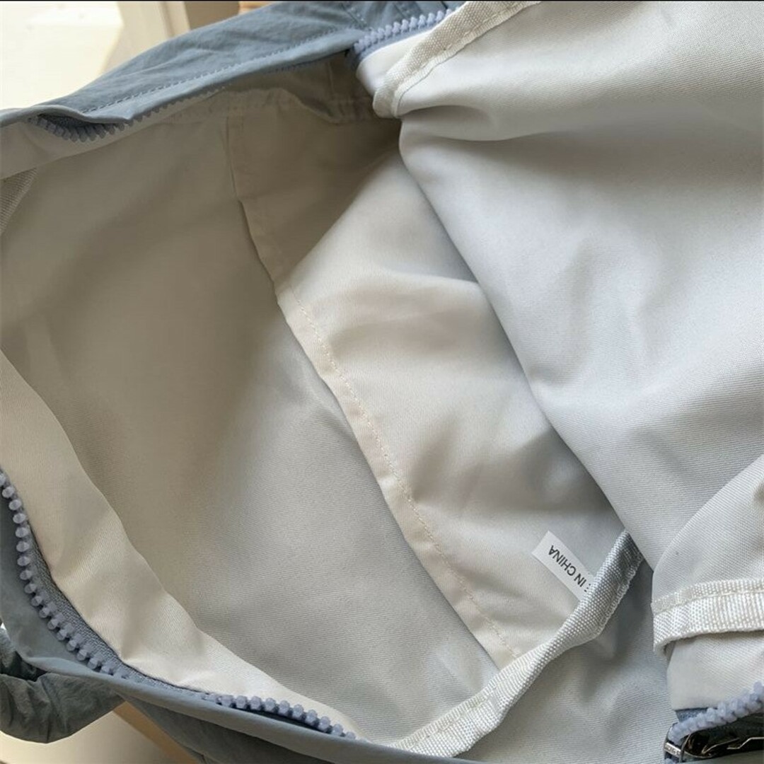シンプルリュック シャドーブルー■シルバー金具 軽量 大容量  柔らか生地 レディースのバッグ(リュック/バックパック)の商品写真