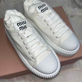 ミュウミュウ(miumiu)のMIUMIU スニーカー(スニーカー)