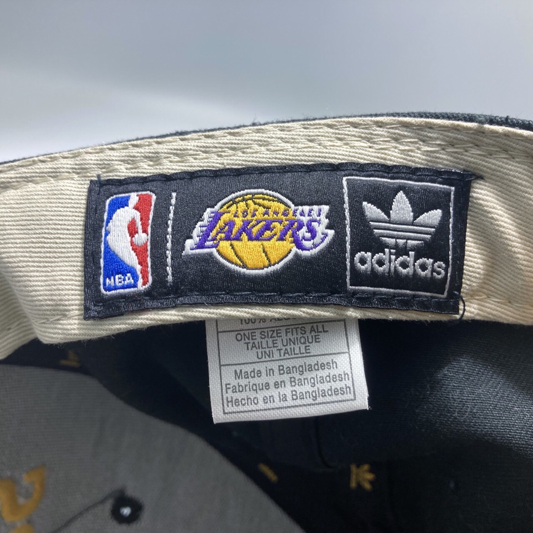 adidas(アディダス)のadidas アディダス Lakers レイカーズ ヴィンテージ キャップ 帽子 メンズの帽子(キャップ)の商品写真