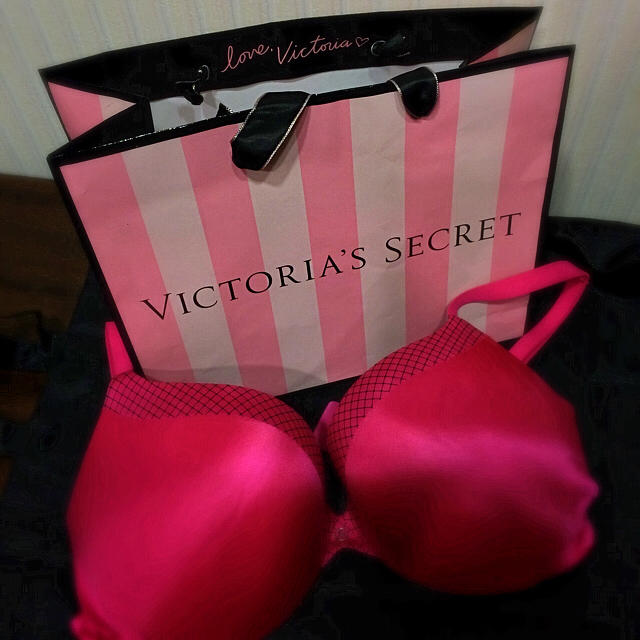 Victoria's Secret(ヴィクトリアズシークレット)のVictoria's Secret push up bra プシュアップ ブラ  レディースの下着/アンダーウェア(ブラ)の商品写真