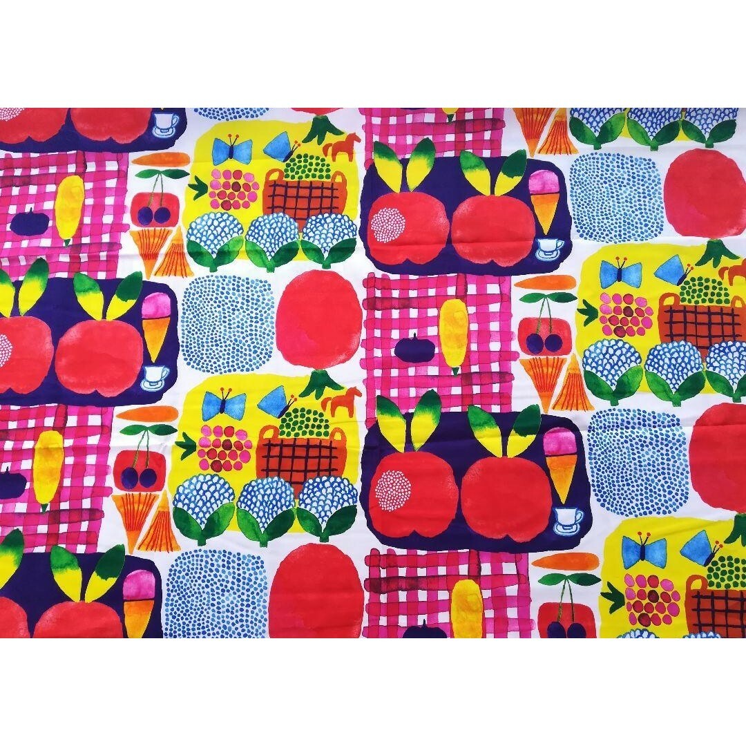 マリメッコ　marimekko ケサトリ　生地　りんご　廃盤　北欧　レア　布 | フリマアプリ ラクマ