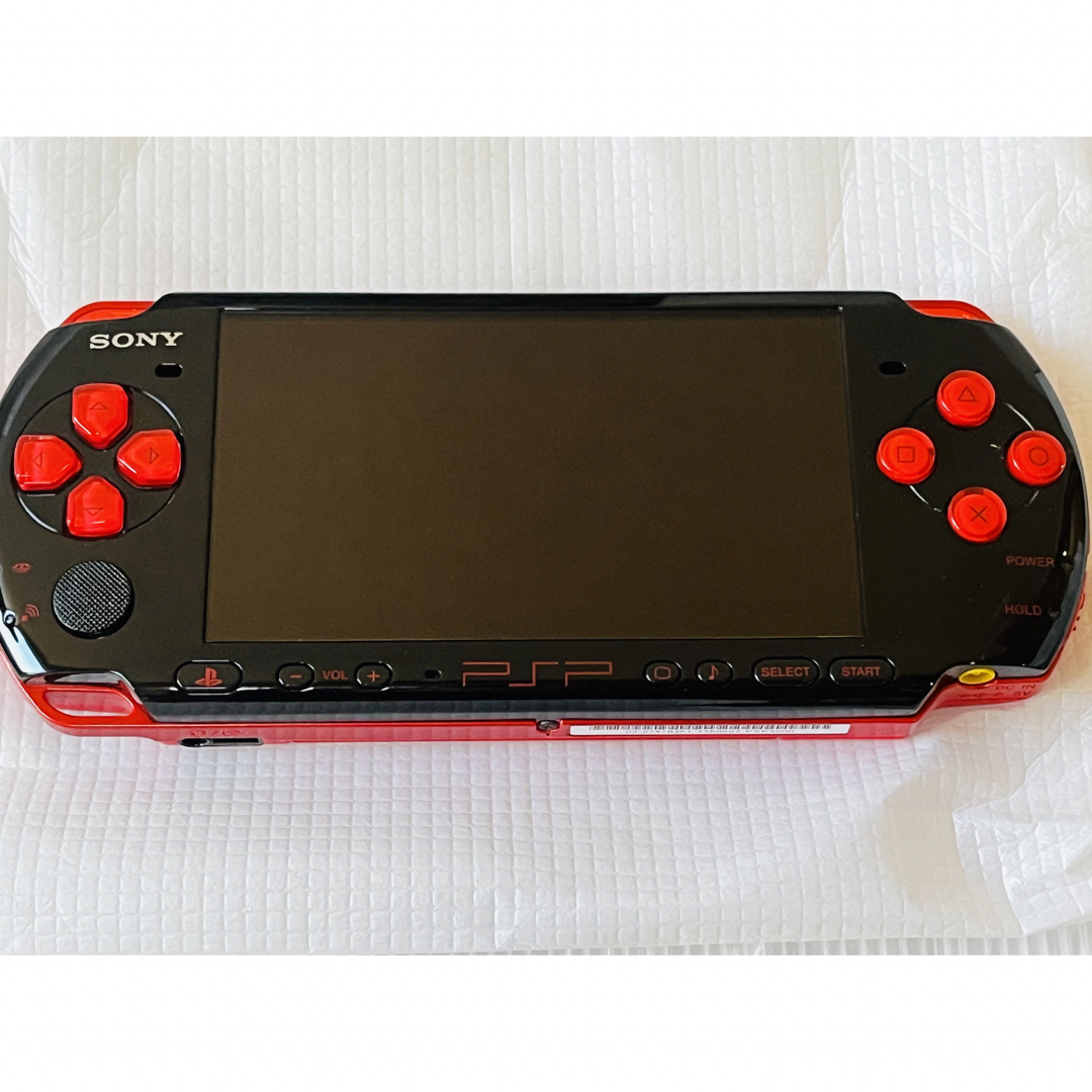 PSP「プレイステーション・ポータブル」 新米ハンターズパック（ブラック／レッド