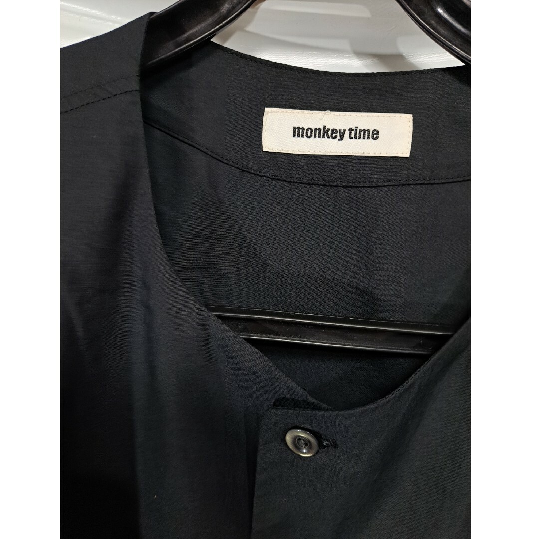 MONKEY TIME（UNITED ARROWS）(モンキータイム)の未使用　monkey  time　ノーカラーシャツ　半袖　ブラック メンズのトップス(シャツ)の商品写真