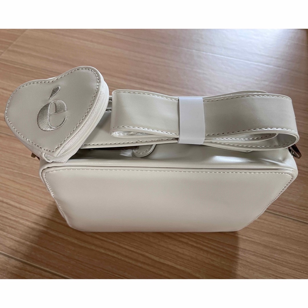 é Heart pouch shoulder strap bag ivory - ショルダーバッグ