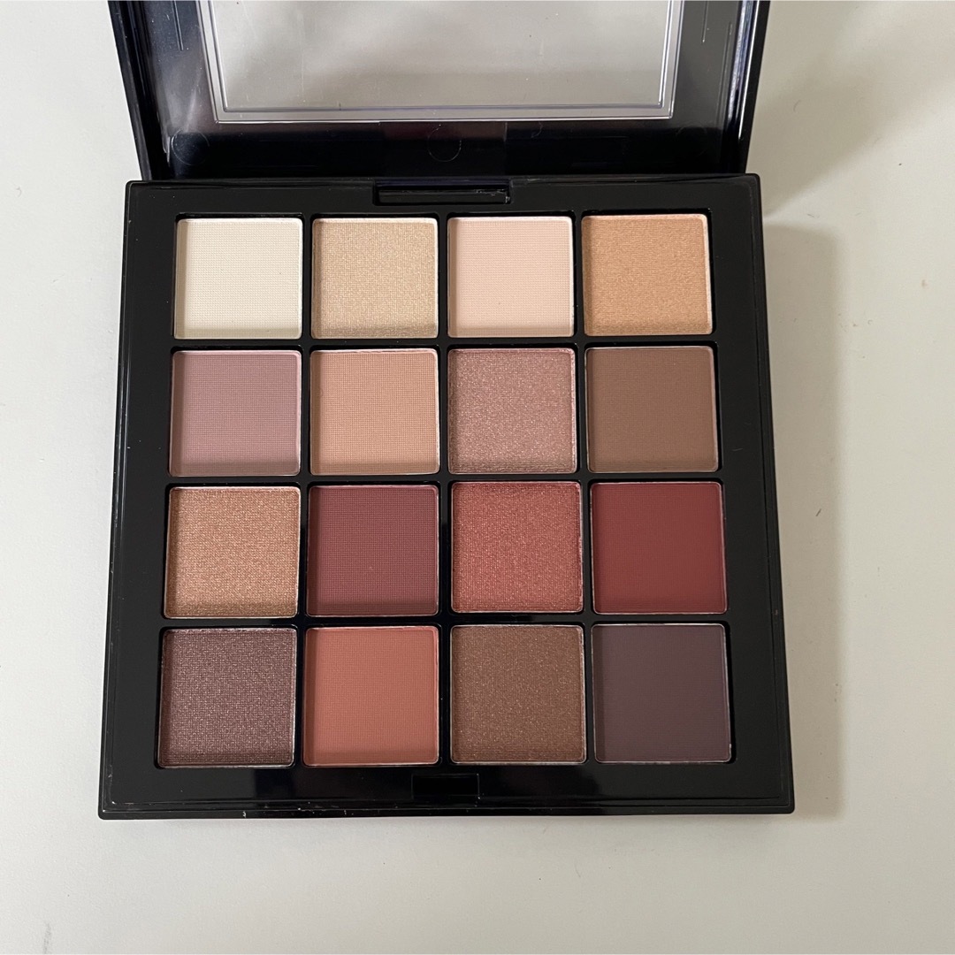 NYX - NYX Professional Makeup UT シャドウ パレット 03の通販 by ご
