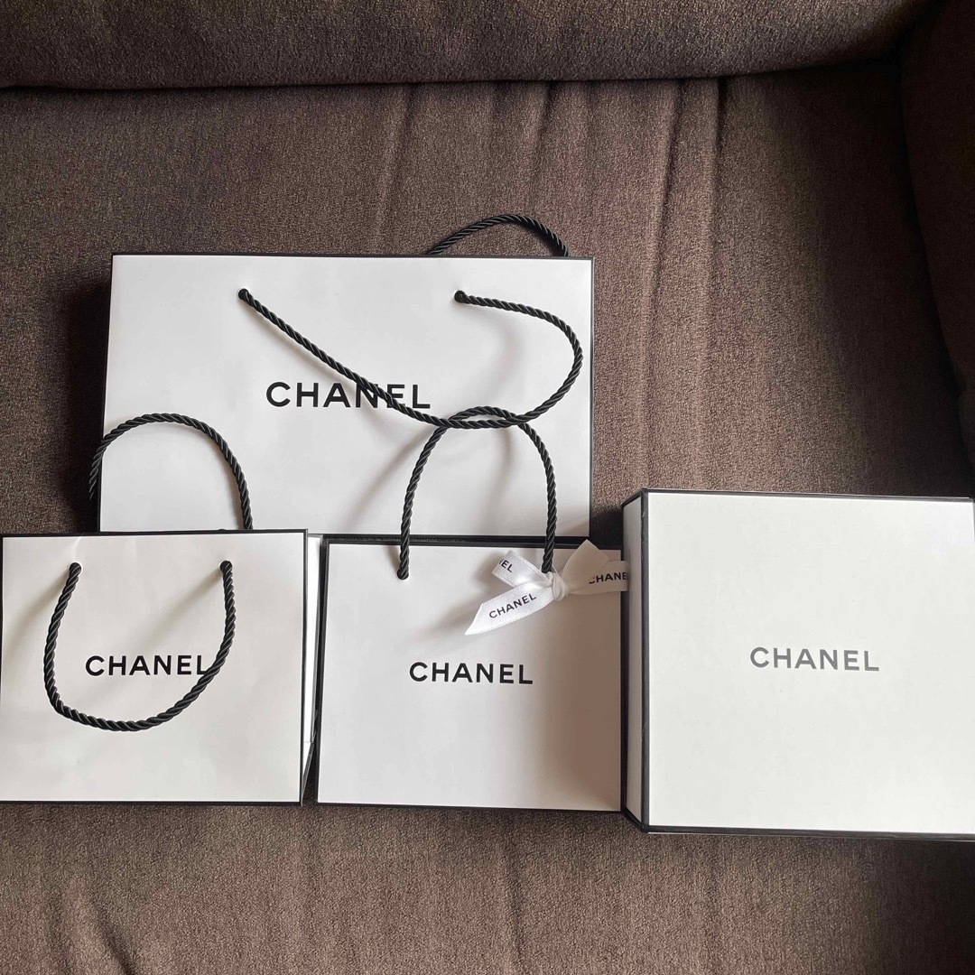 CHANEL紙袋3点、空箱1点 レディースのバッグ(ショップ袋)の商品写真