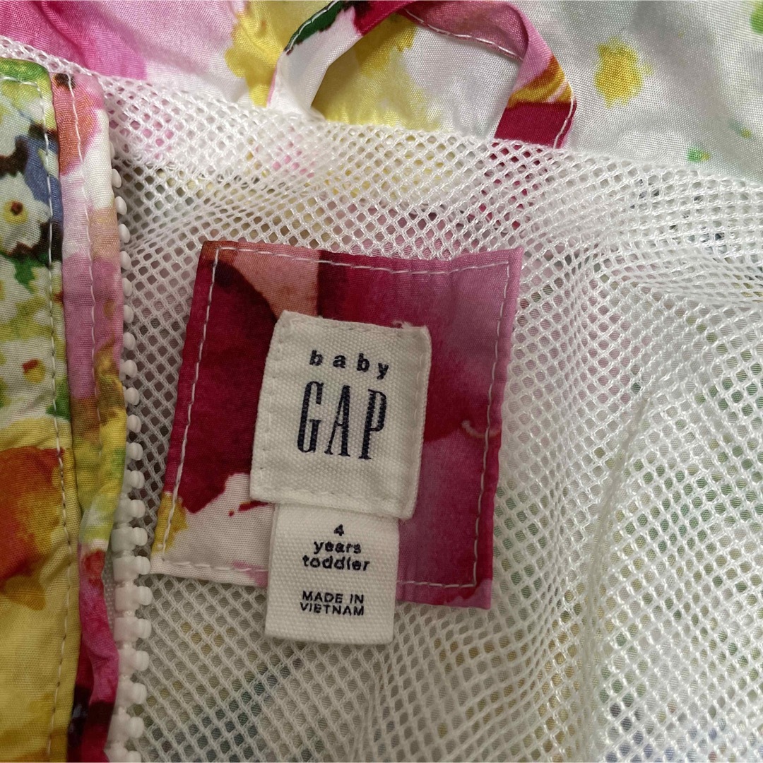 babyGAP(ベビーギャップ)の☆週末限定値下げ☆ベビーギャップ ナイロンパーカー　ナイロンジャケット　子供上着 キッズ/ベビー/マタニティのキッズ服女の子用(90cm~)(ジャケット/上着)の商品写真