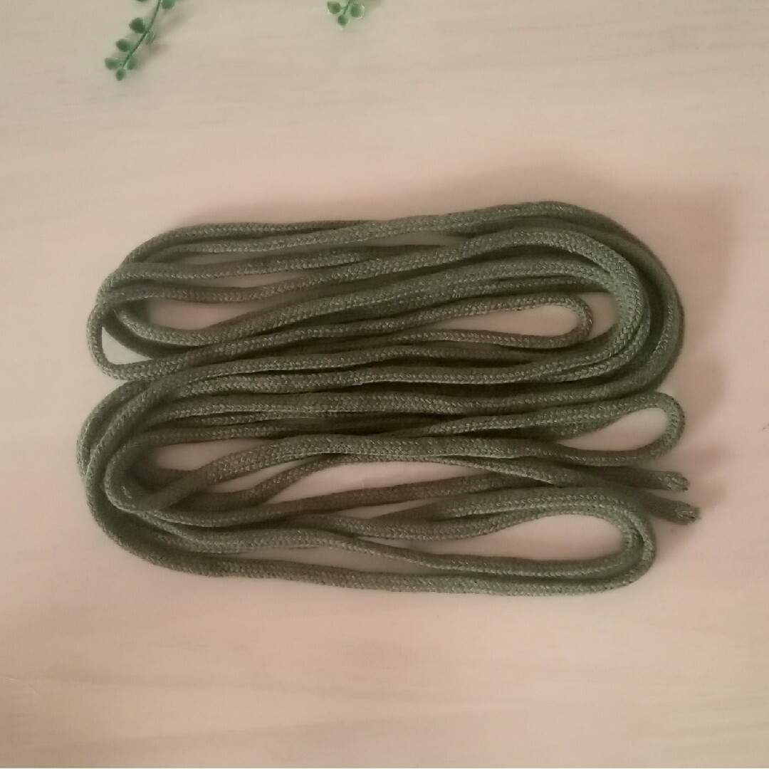 アクリル紐 6m20㎝ 太 約7mm モスグリーン ハンドメイドの素材/材料(生地/糸)の商品写真