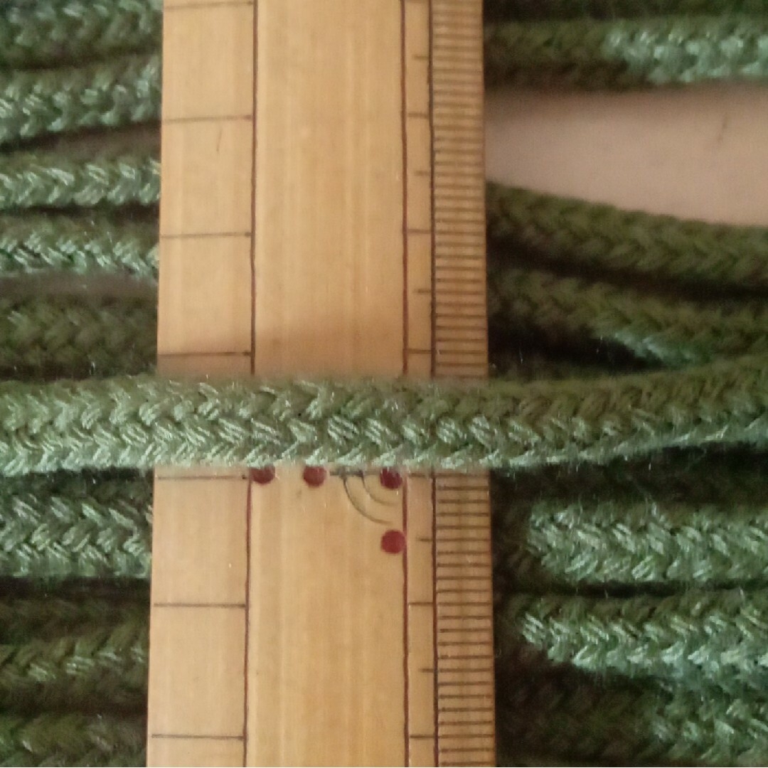 アクリル紐 6m20㎝ 太 約7mm モスグリーン ハンドメイドの素材/材料(生地/糸)の商品写真