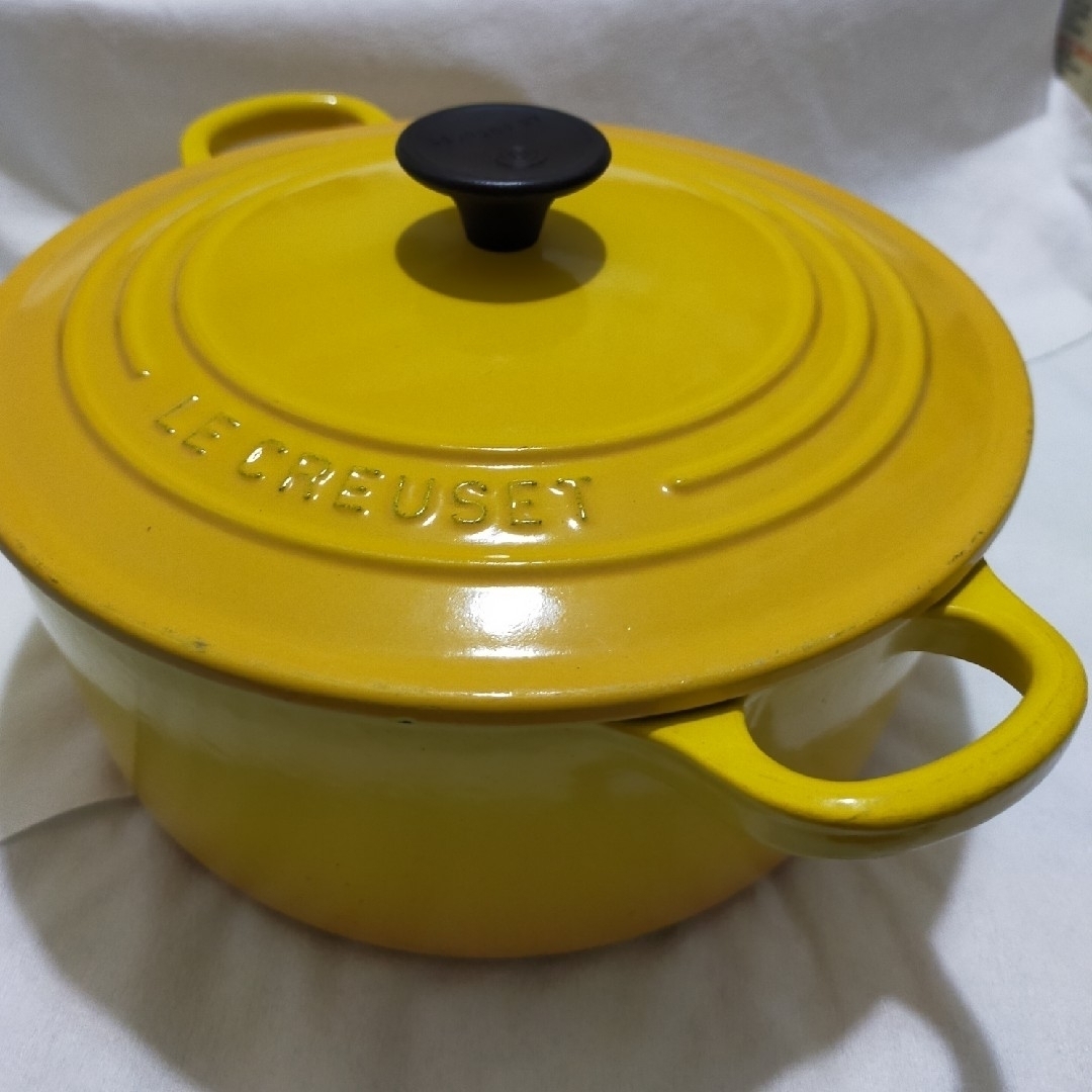 LE CREUSET(ルクルーゼ)のLE CREUSET 鍋 イエロー インテリア/住まい/日用品のキッチン/食器(鍋/フライパン)の商品写真