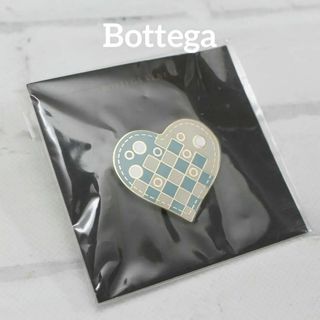 ボッテガヴェネタ(Bottega Veneta)の【匿名配送】未開封 ボッテガヴェネタ ブローチ ピンバッチ ハート 2(ブローチ/コサージュ)