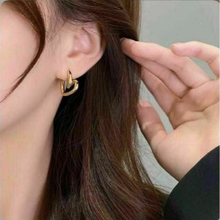 ハートのピアス　大人可愛い　シンプルピアス　韓国アクセサリー(ピアス)