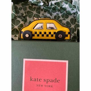 ケイトスペードニューヨーク(kate spade new york)のケイトスペード　タクシー　キーホルダー(キーホルダー)