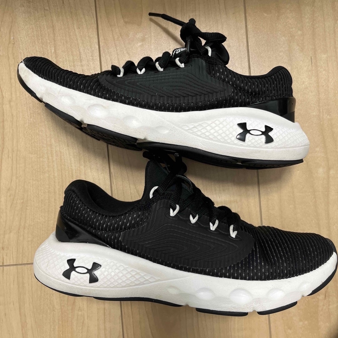 UNDER ARMOUR(アンダーアーマー)のアンダーアーマー　美品 キッズ/ベビー/マタニティのキッズ靴/シューズ(15cm~)(スニーカー)の商品写真