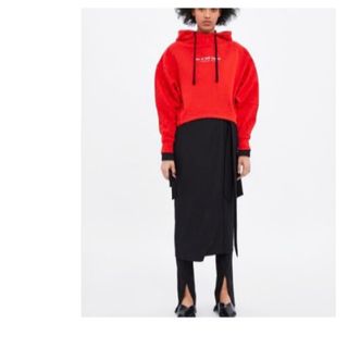 ザラ(ZARA)のM ZARAザラ クロップドドルマンスウェットパーカーフーディ レッド 赤(パーカー)