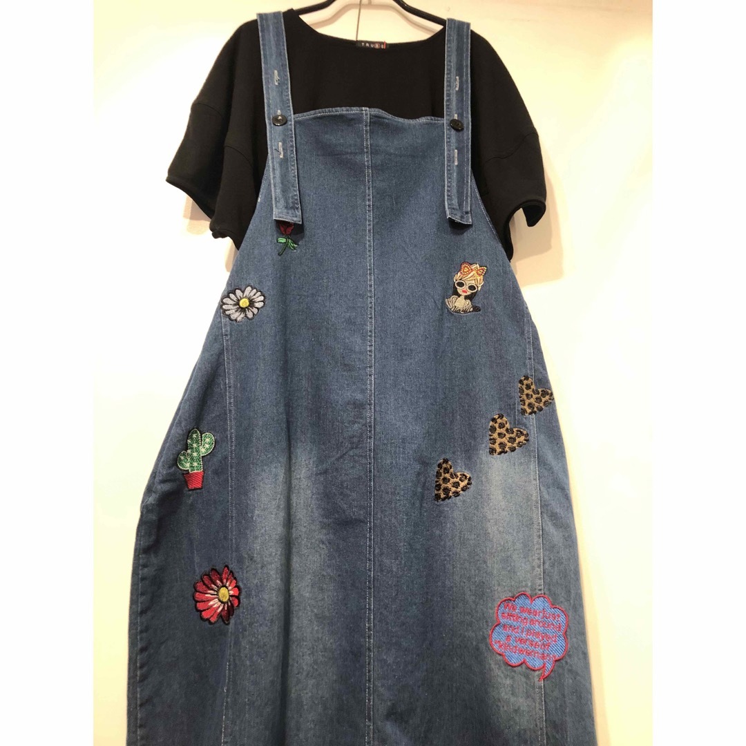 新品  刺繍でお洒落にポイント 大人可愛い デニムジャンパースカート