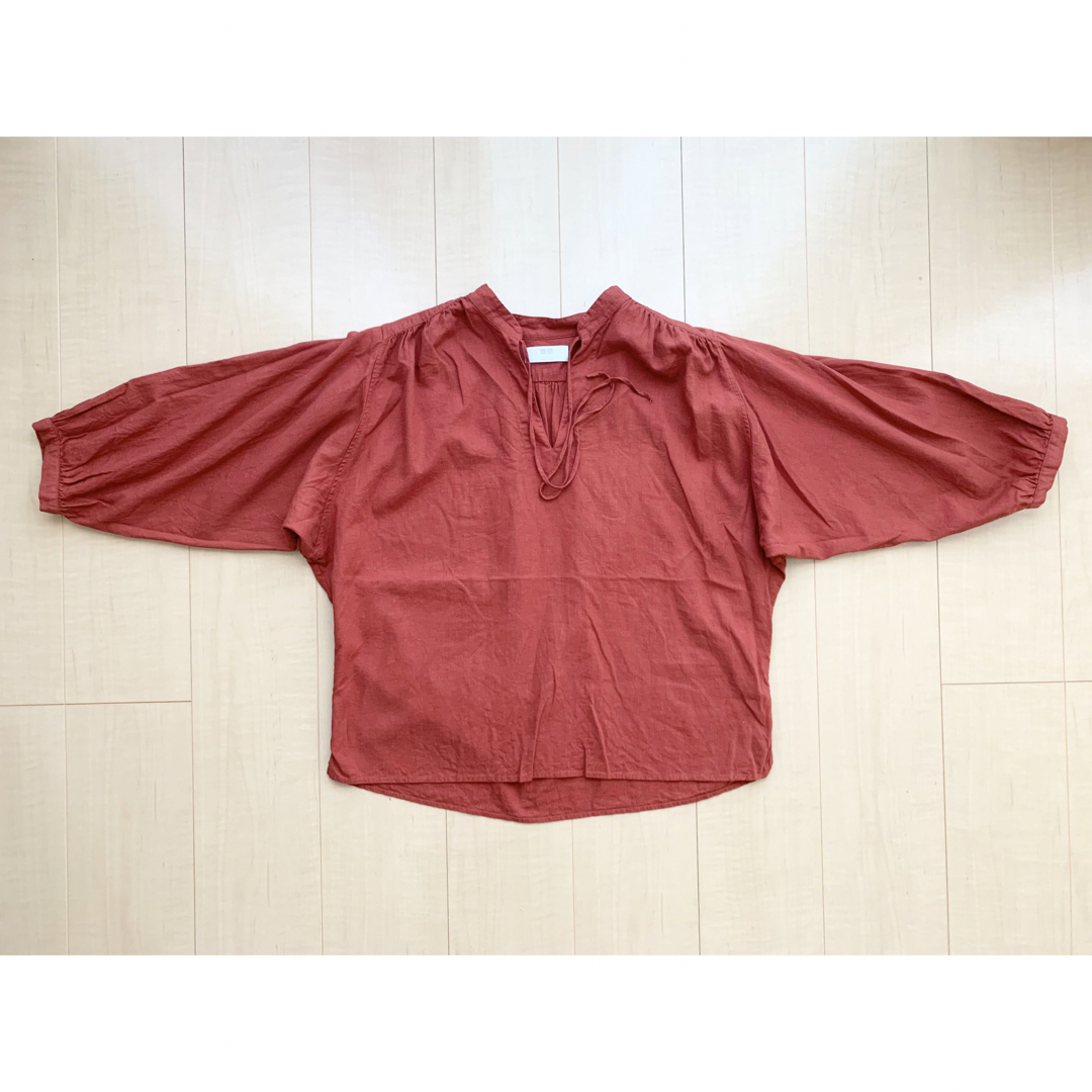 UNIQLO(ユニクロ)のUNIQLO プルオーバー シャツ ブラウス 赤 七分袖 レディースのトップス(シャツ/ブラウス(長袖/七分))の商品写真