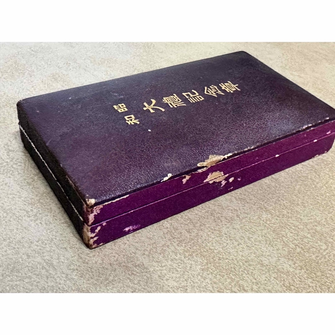 昭和大禮記念章 昭和三年 昭和天皇陛下即位 純銀製 勲章 徽章の 昭和大禮記念章 昭和三年 昭和天皇陛下即位 純銀製 勲章 徽章の