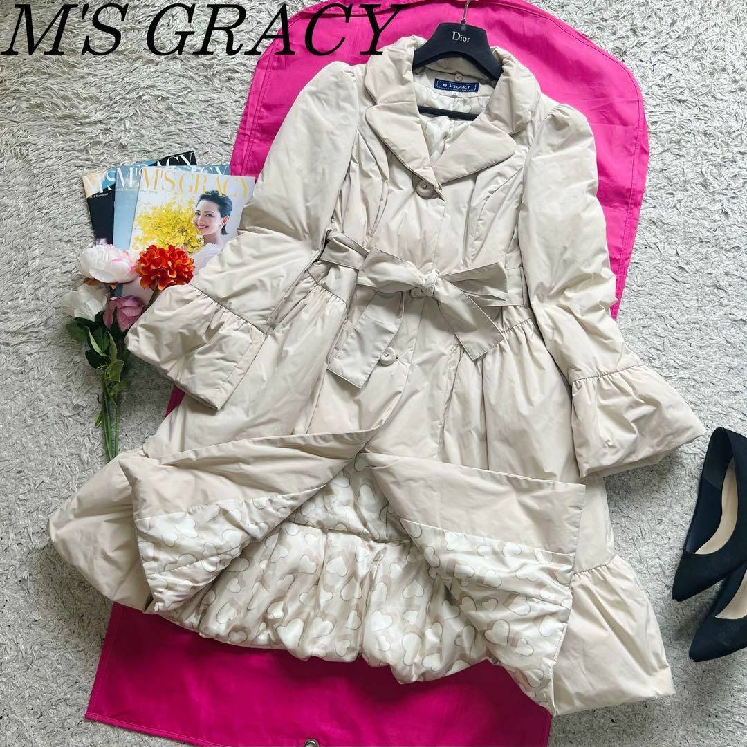 M'S GRACY(エムズグレイシー)の【美品】M’S GRACY ダウンロングコート ベージュ 38 ベルト レディースのジャケット/アウター(ダウンコート)の商品写真